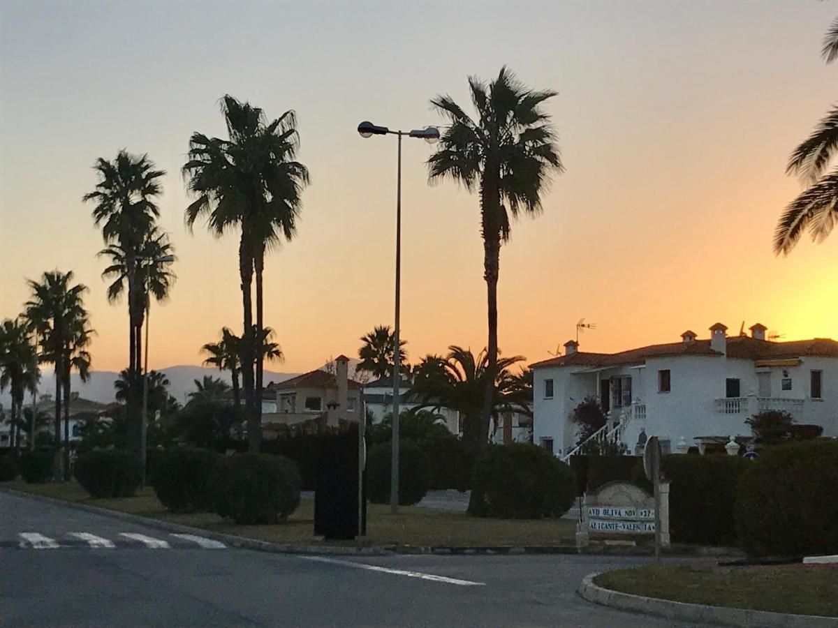 Villa Con Jardin En Oliva Nova Golf A 100M De La Playa Esterno foto